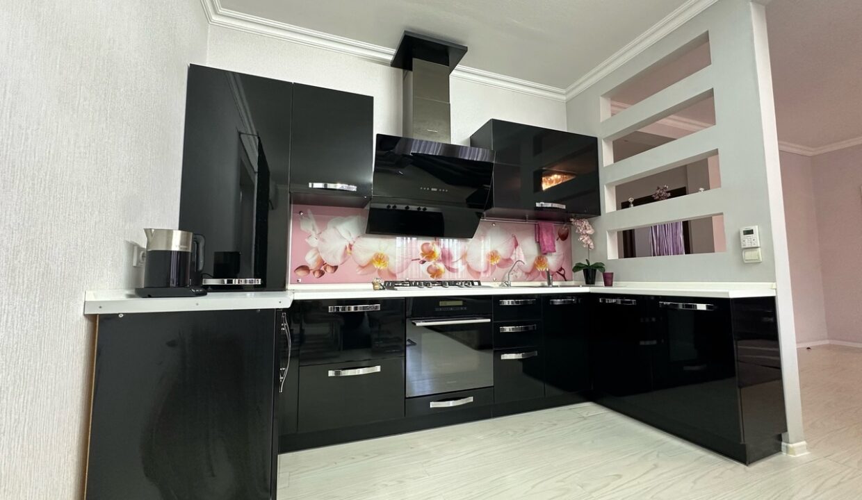 KQnak7-8MGM (1)